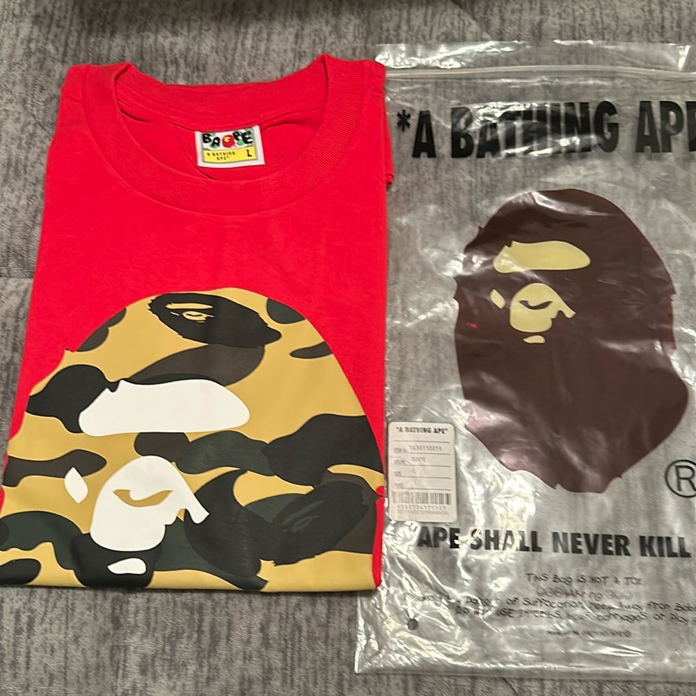 Men’s BAPE shirt , sz L red and camo